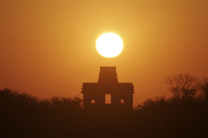 The Equinox sun risen above the House of the Seven Dolls